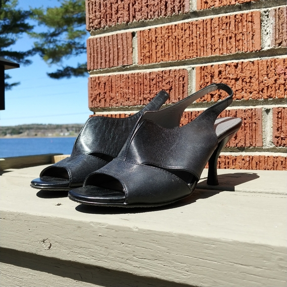 Tahari Leather sling back kitten heel - Picture 2 of 5